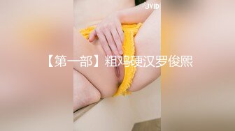 《新春重磅无水速递》青春无敌白皙圆润极品天然巨乳蜂腰肥臀网红小钢炮【万听】私拍全集，变装裸舞紫薇完美炮架 (1)