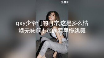 疯狂坑神极限厕拍国内某大厦卫生间蹲守看见美女就进去拍嘘嘘然后在守门口拍个出来的全身